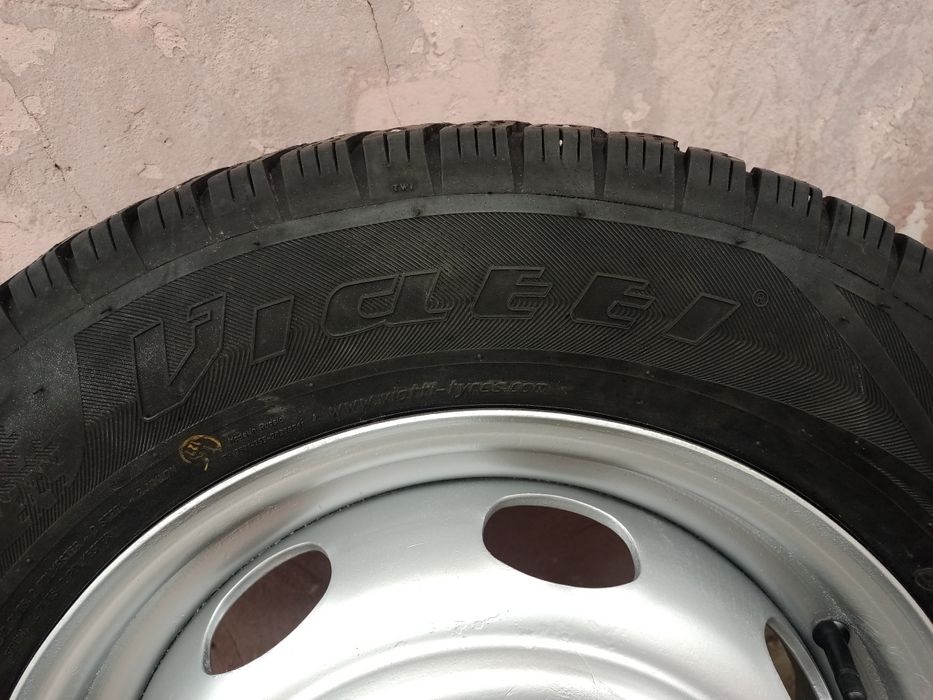 Продам шины шипованные с дисками на газель