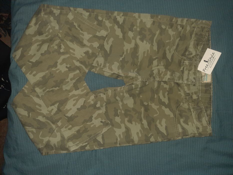 Продам новые джинсы