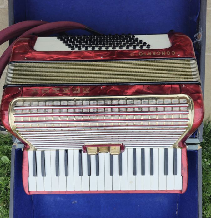 Acordeon Hohner Concerto 2 cu 72 casi rosu sidefat