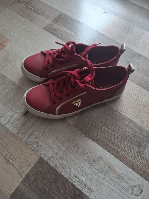 Дамски кецове Guess