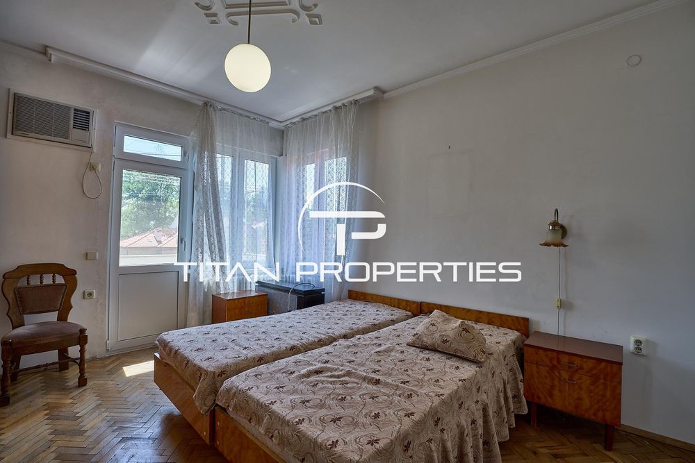 Дава се под наем Етаж от къща в Пловдив, Център - 108 кв.м за 433.5 € - Снимка #4