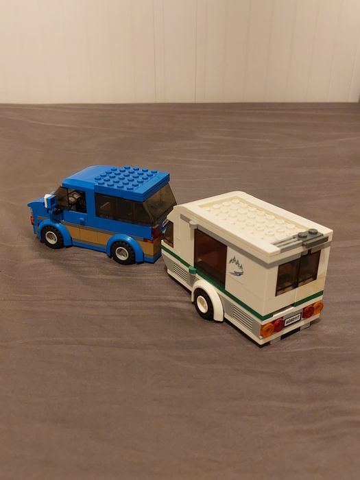 Lego City Furgoneta si Rulota 60117