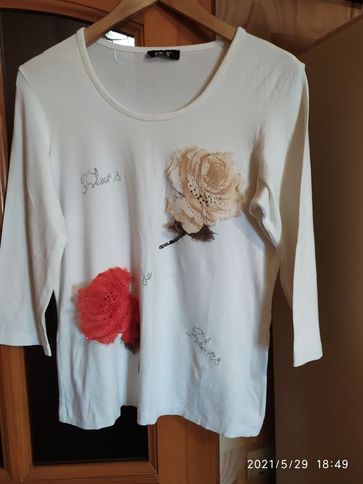 Кофточки женские разные.