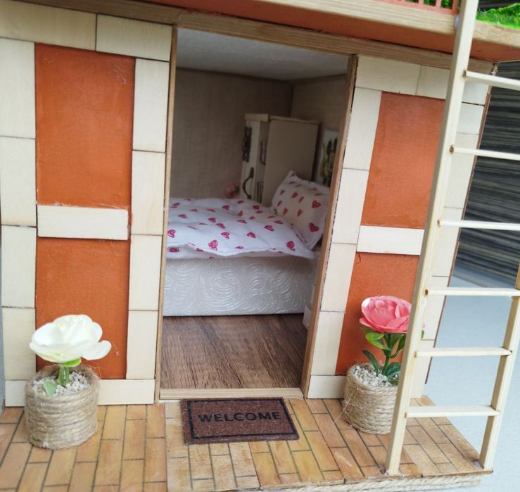 Дървена къща за кукли