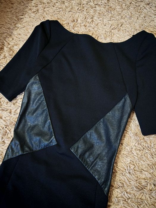 Черна рокля GUESS Marciano