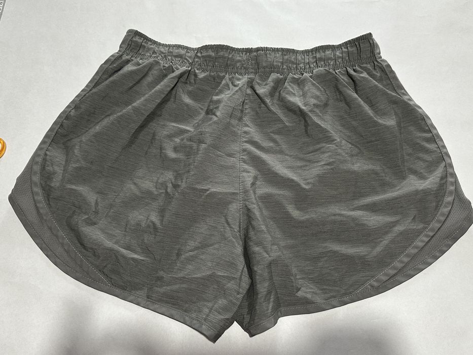 Pantaloni scurti