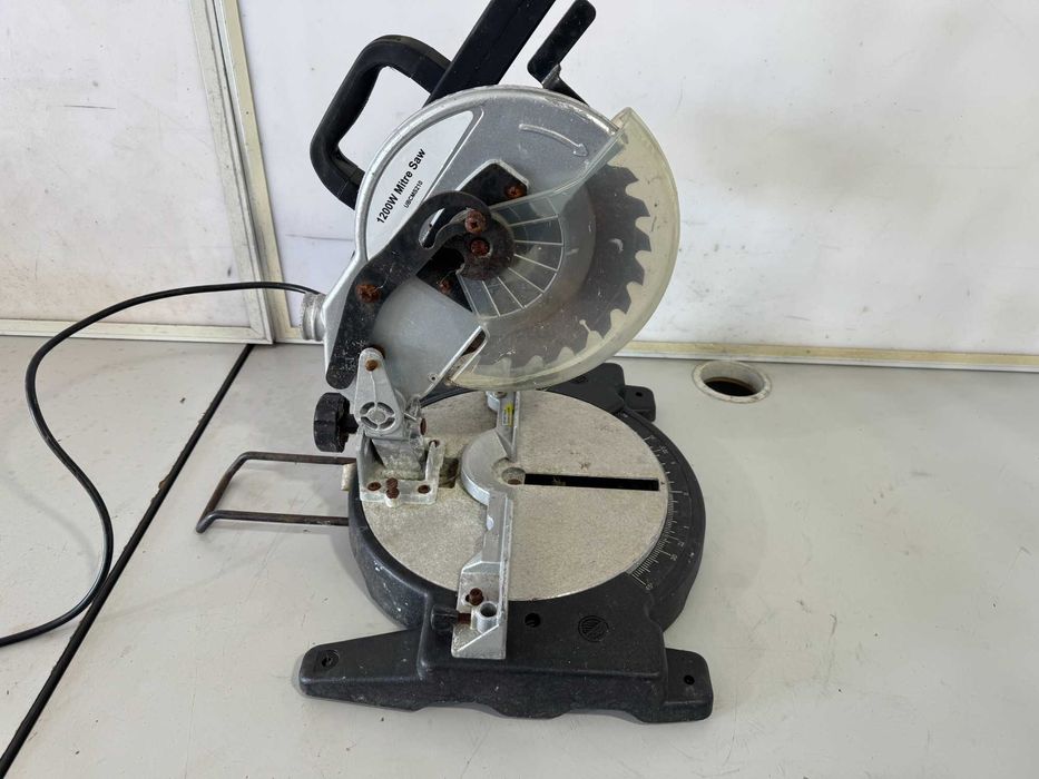 Циркуляр пендула - 1200W / 210mm