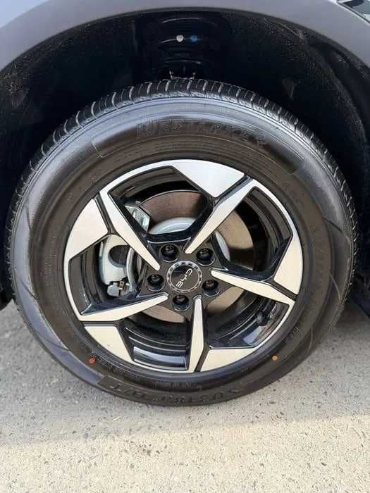 BYD Yuan Up Flagship Черный с наваротами гарантией готов для нотариуса