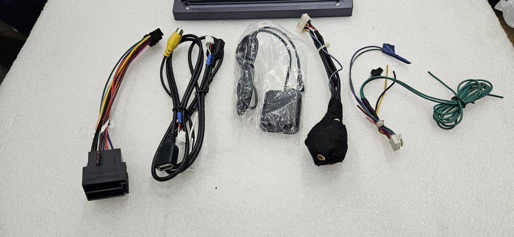 Продам андррйд магнитолу E5-olom 4+64Gb