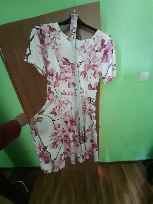 Vand doua rochite 150 lei buc.