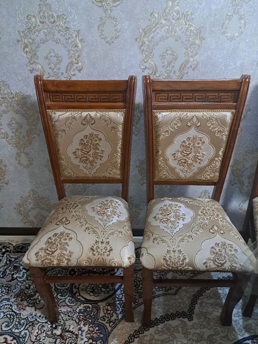 Стуллар 12 дона яхши холатда