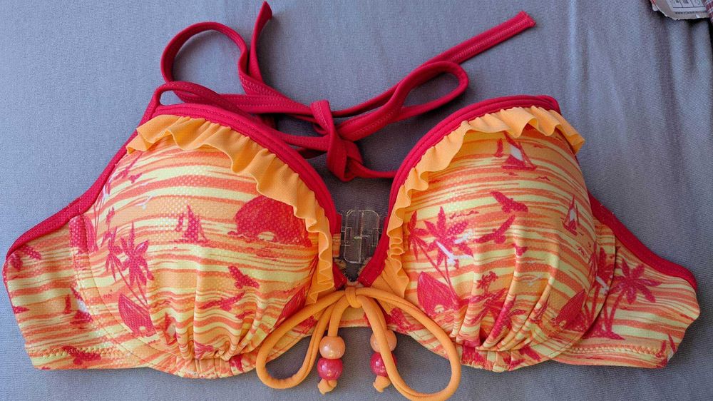 --> Нов бански от две части 6ixty 8ight размер S,