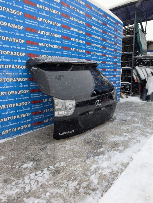 Кришка богажника на Lexus RX350.