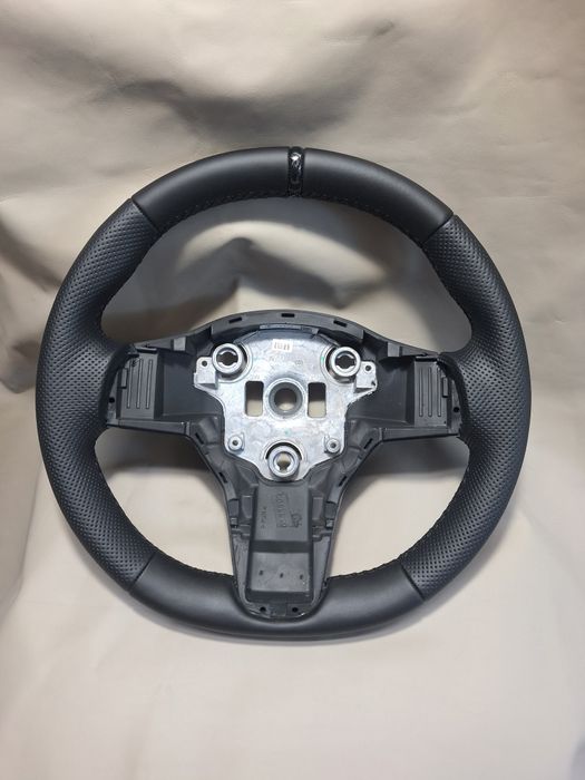 Volan tesla model 3