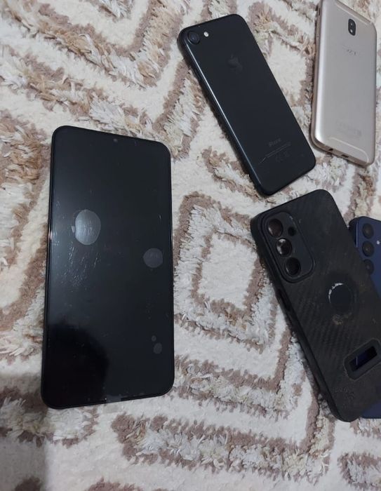 Продам на запчасти телефоны