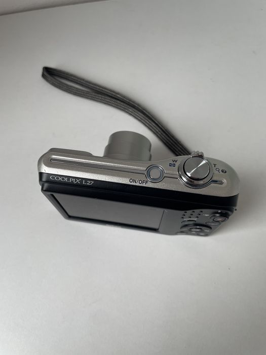 Camera Foto Digitala NIKON CoolPix L27 Silver, HD 720p, 16 MegaPixel, Senzor CCD, 8GB Digital Point and Shot Camera
