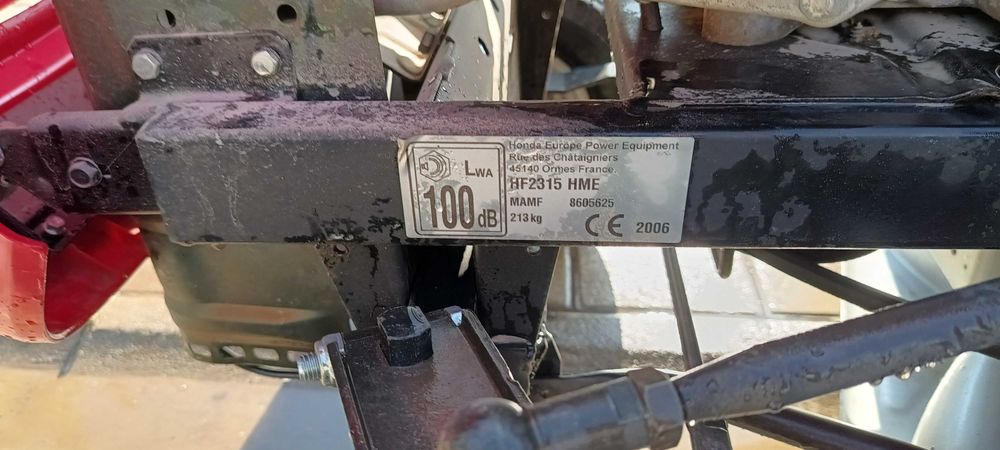 Tractoras de tuns iarba