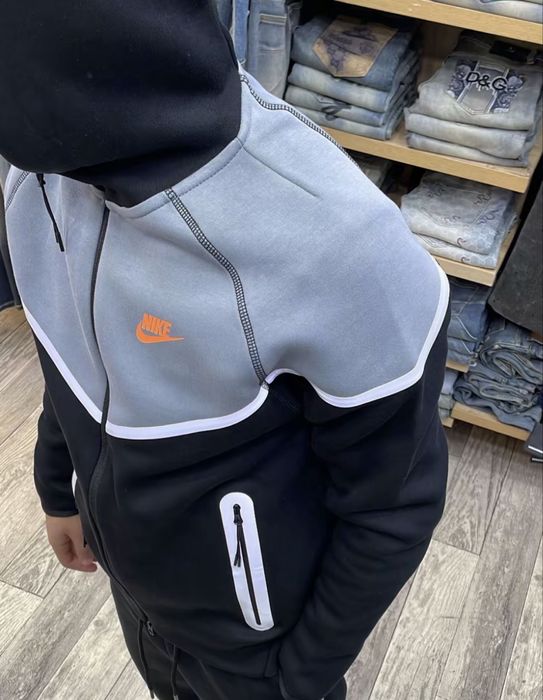 Черно-серая зипка Nike Tech Fleece