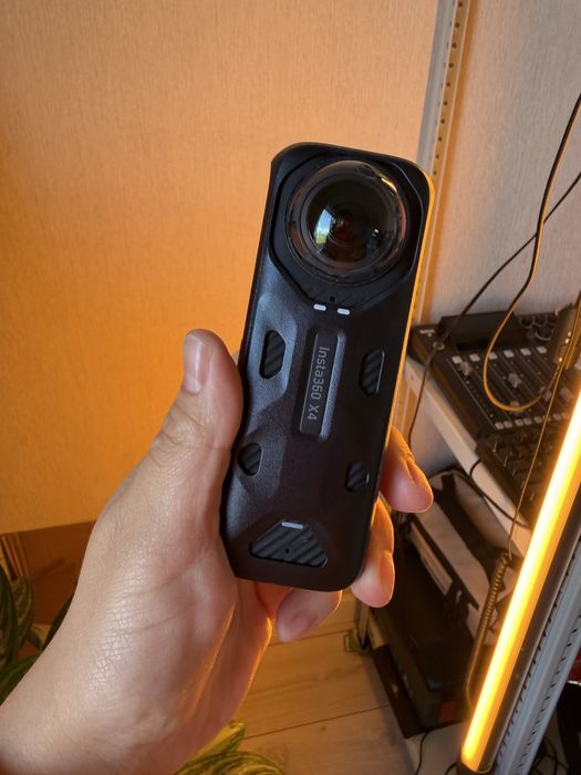 Продаю Insta360 X4
