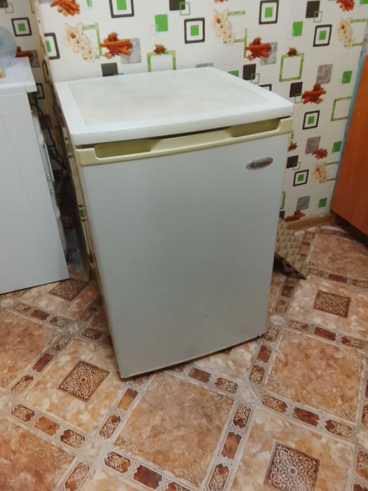 Продам маленький холодильник