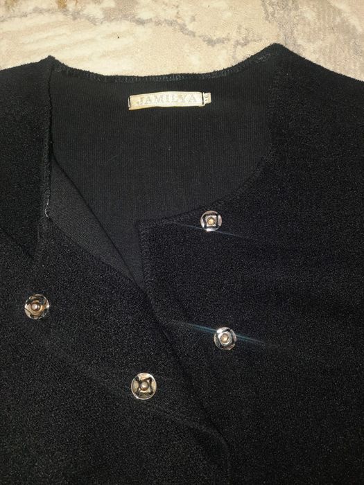 Сырт киім сатылады.