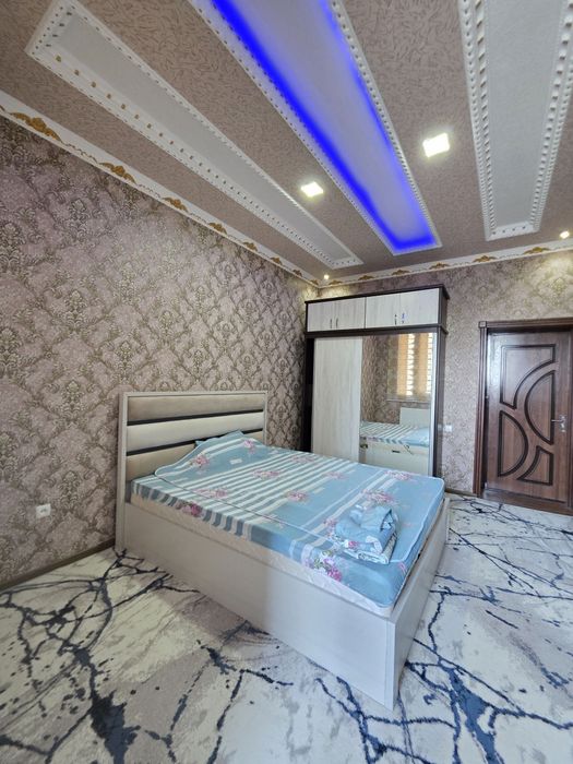 Zarafshon domi shir oldida