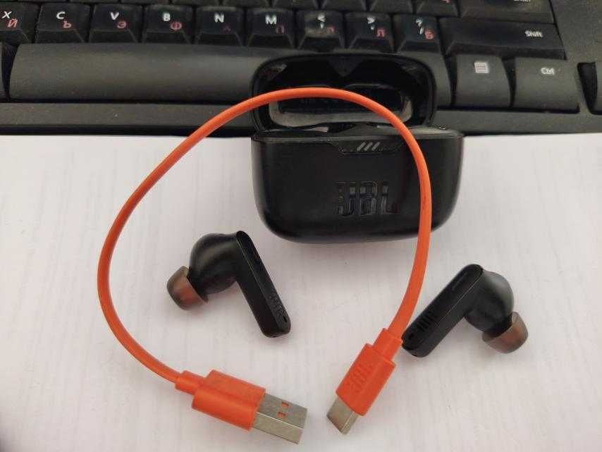 Продавам безжични слушалки JBL