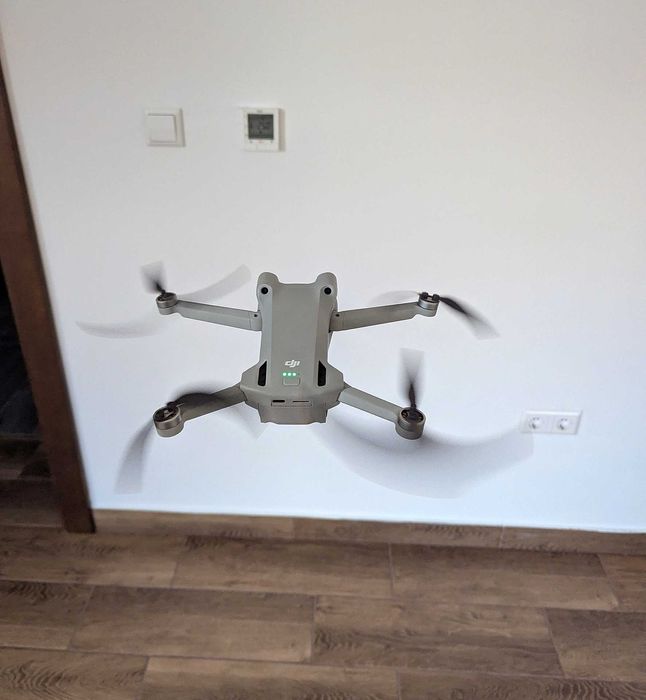 Drona DJI Mini 3 Pro (DJI Smart RC Version) doar 5 ore de functionare!