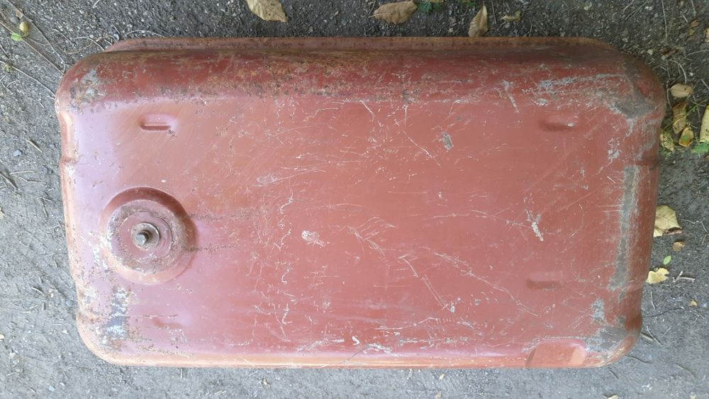 Топливный бак б/у грузовой.