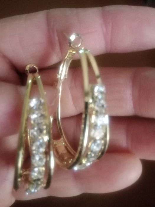 Продаются серьги. Бижутерия.