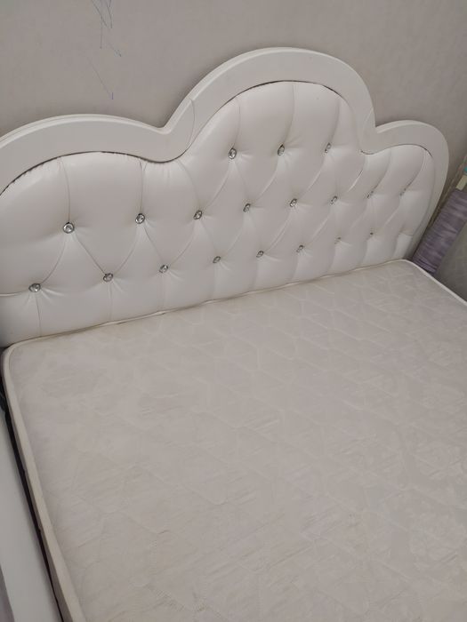 Продам кровать двухспальную