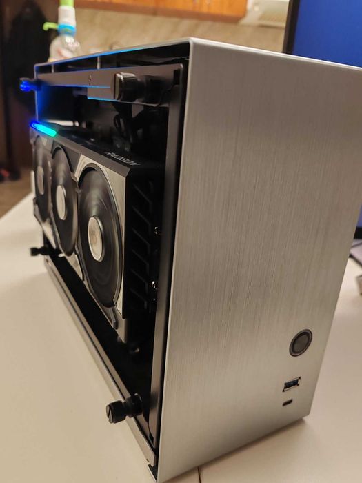 Mini ITX PC,RX 9700XT, 32Gb 6400Mhz, ryzen 7 7800x3d, 850w PSU )