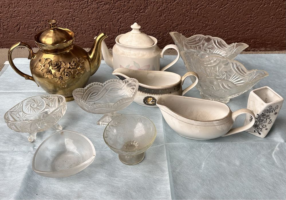 Продам заварник и вазочки.