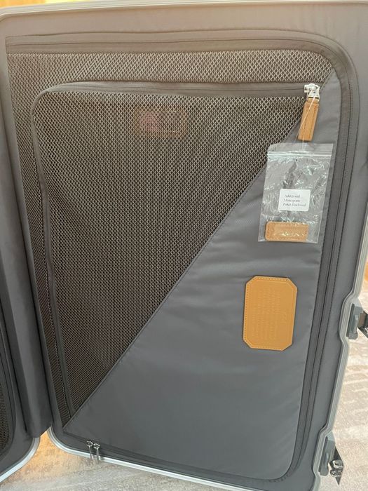 Продам чемодан  TUMI , размер L