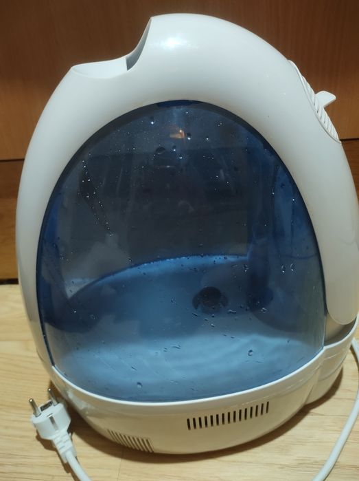 Umidificator cu abur cald DeLonghi UH700M ca nou