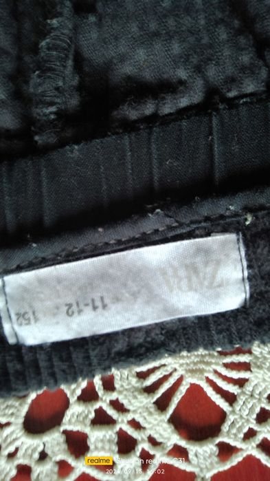 Актуални черни джинси на Zara за момиче.  С  широки крачоли.