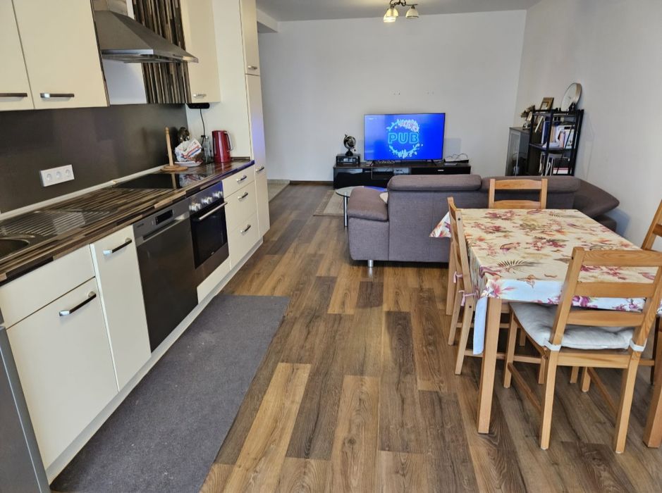Închiriez apartament 2 camere + parcare in Codlea