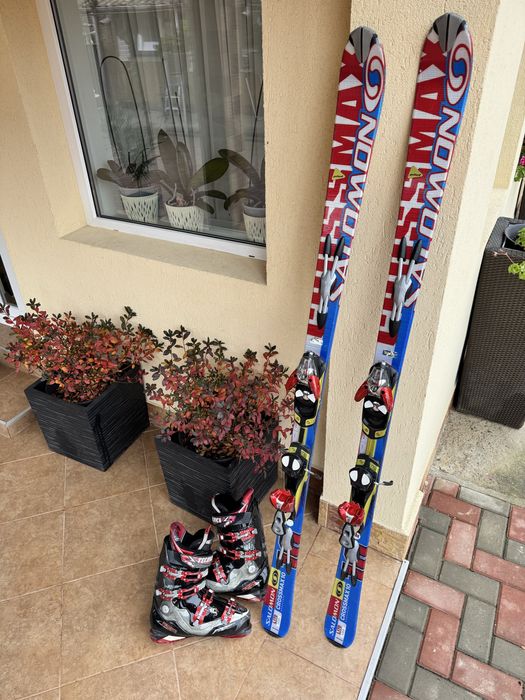 Set schi salomon cu clapari, bețe si costum complet