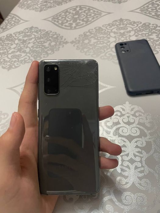 Продам Samsung S20