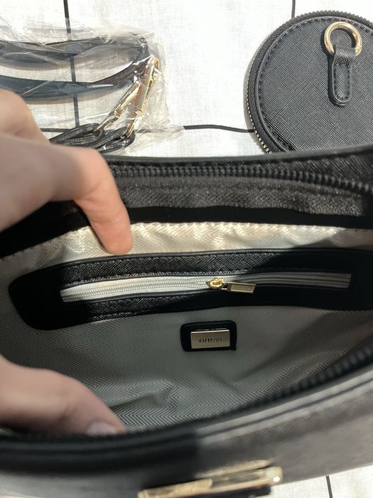 Geanta guess neagra simpla