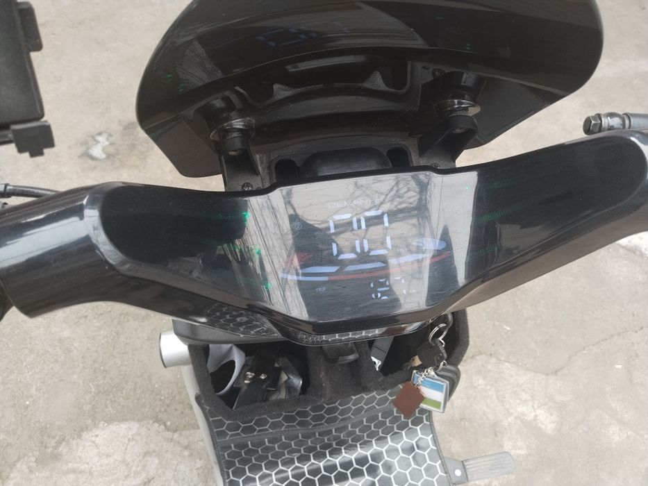 Sukuter sotiladi pachti yangi