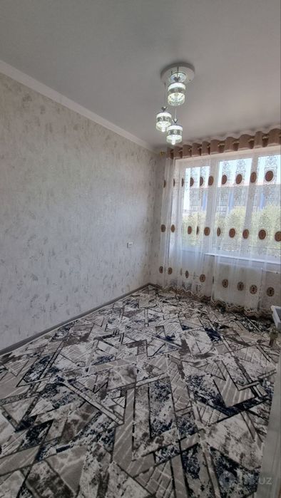 Sotiladi 2 xona 4 qavat 320 mln  4 mikrarayon 11 maktab cho’lquvar mfy