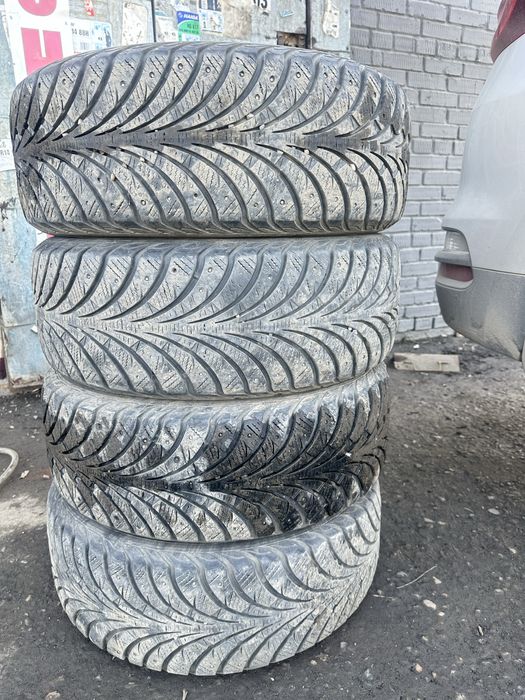 Продам бу Зимные шины шипы