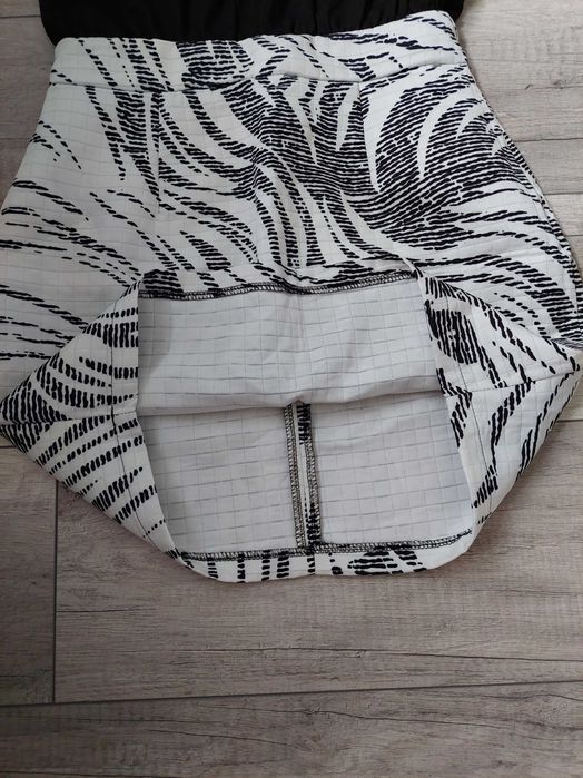 Дамска рокля черно бяло