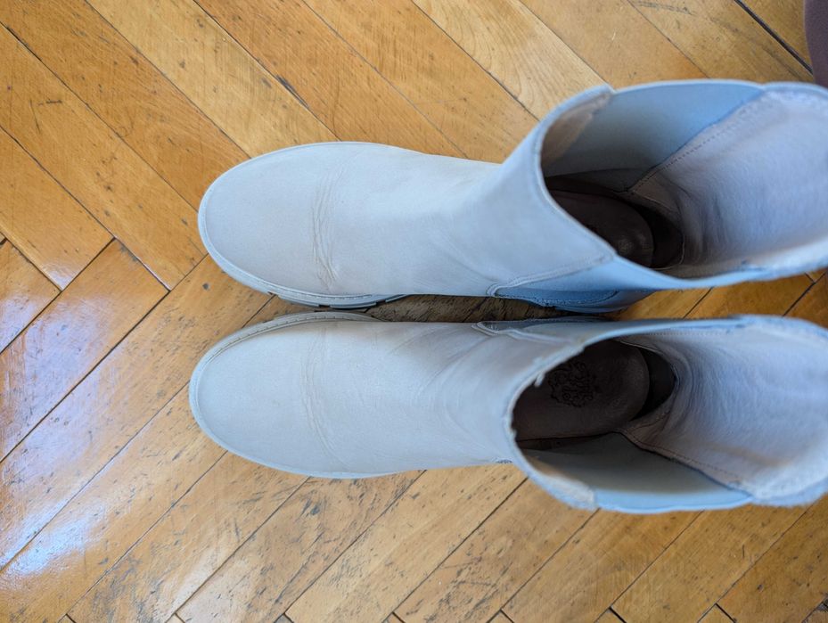 Бежови боти от набук Apple of Eden Chelsea 'Conny'