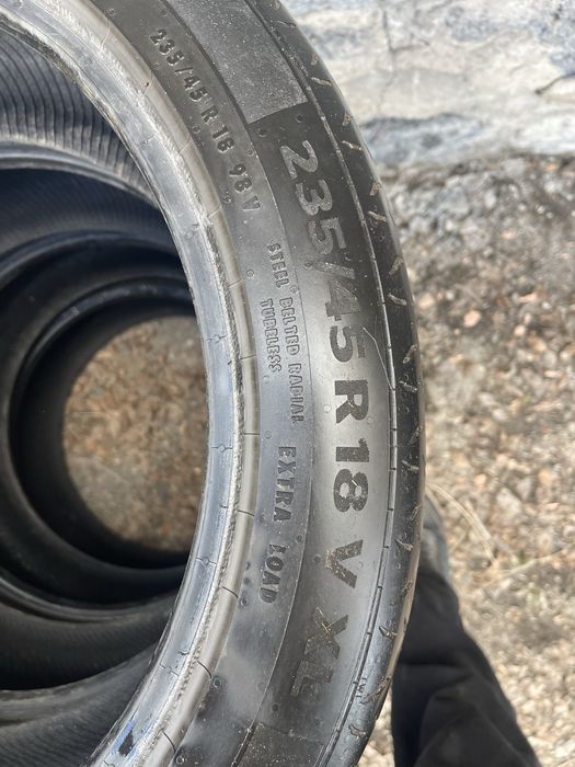 Продам 4  Автошины R18/235-45