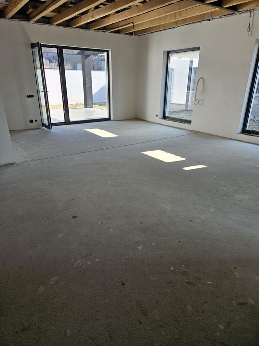Casa exclusivista si teren