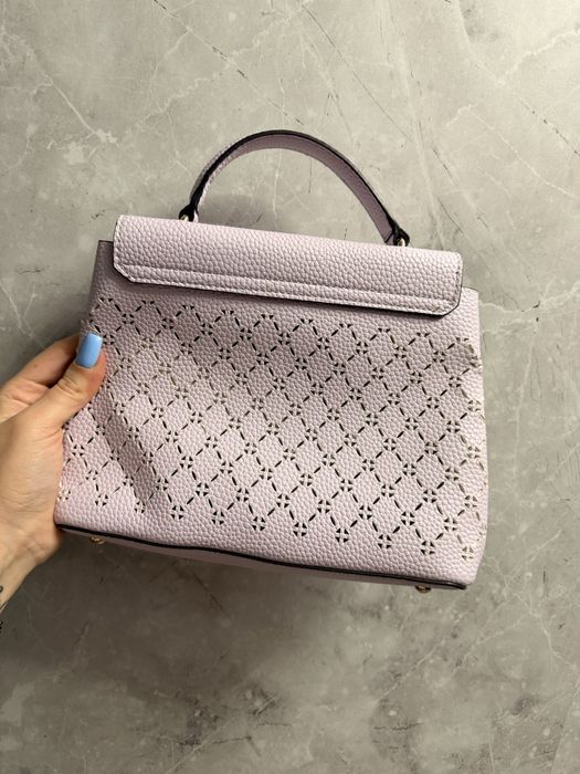 Продавам чанта Guess