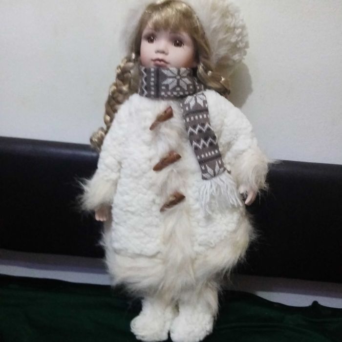 Papusa  din ceramica,de colectie