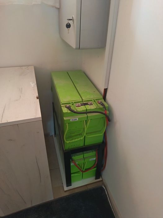 Хибриден соларен инвертор off-grid със  стационарни соларни бате